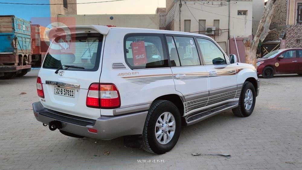 تۆیۆتا لاند کروزەر